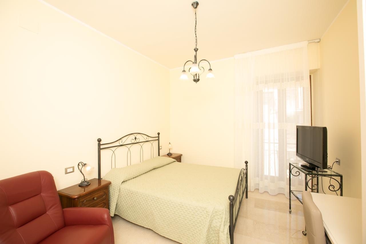 B&B Ponte Capograssi Сульмона Екстер'єр фото