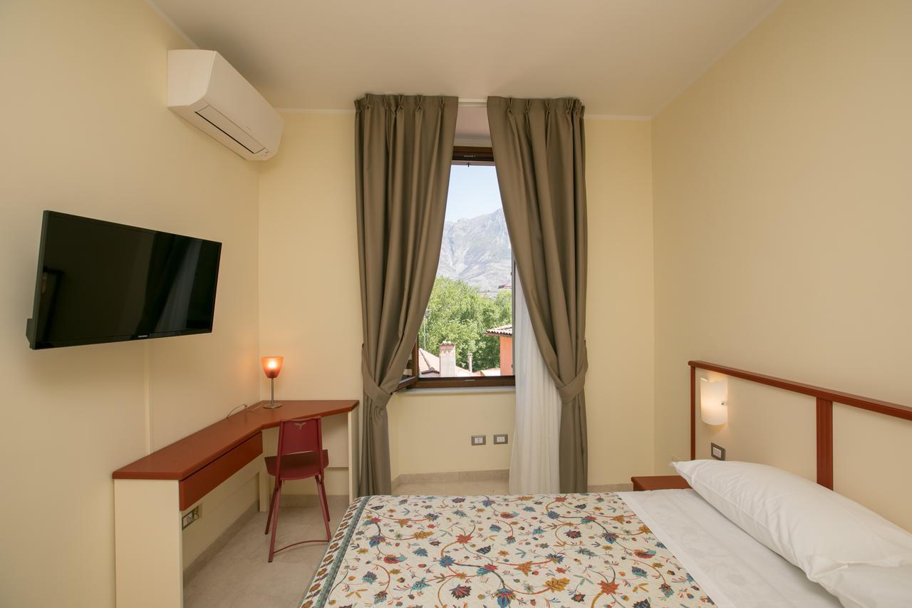 B&B Ponte Capograssi Сульмона Екстер'єр фото